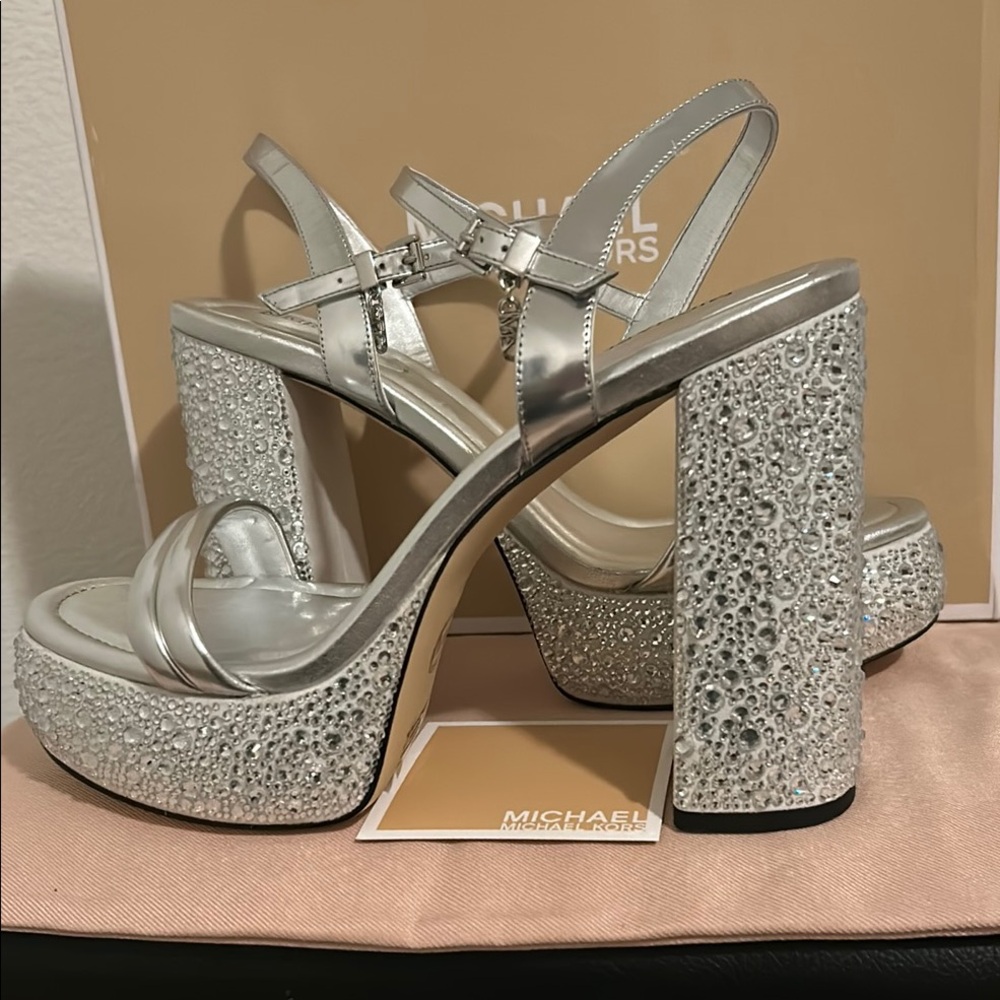 New in Box Michael Kors Silver Glitter Platform Sandals. Size10.